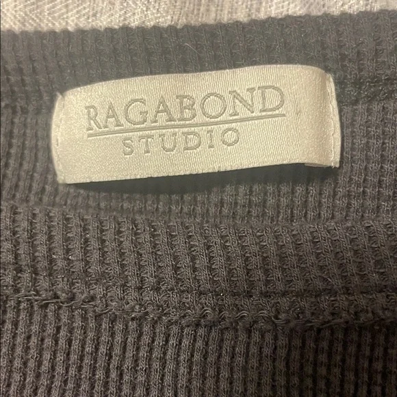 Black Thermal with Red Floral and Bird Design - Picture 2 of 2